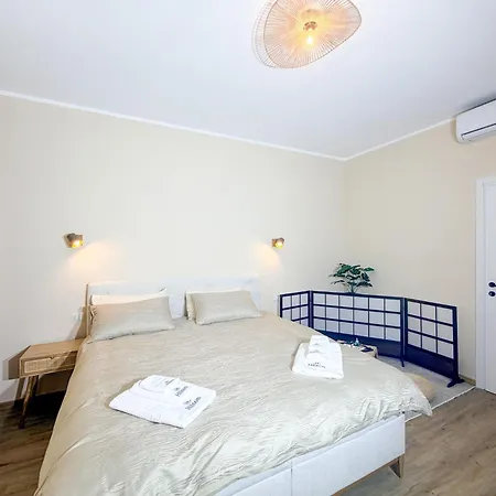 Japanese Luxury Retreat - Dyson - 2 - Zara Lejlighed